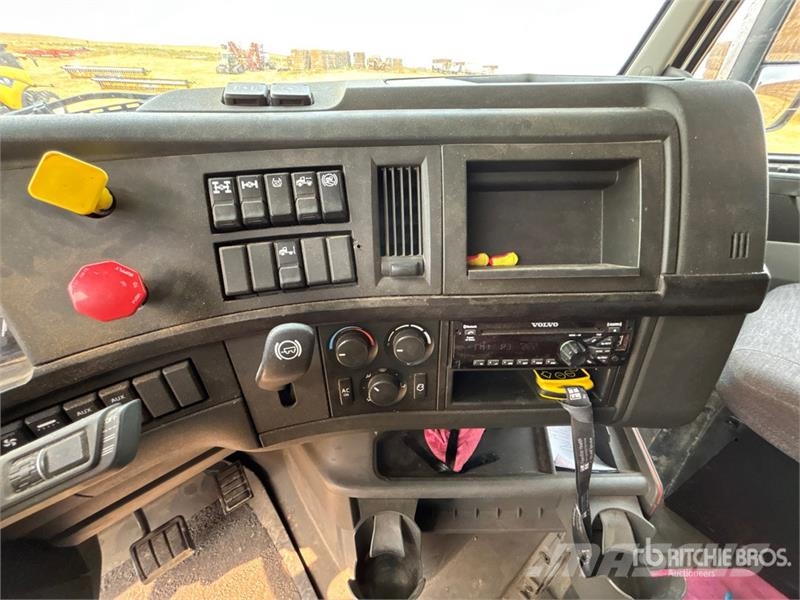 Volvo VNR 6x4 T/A Sleeper Truck Tractor Truck Tractor Units
