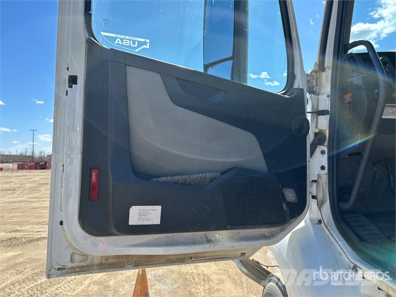 Volvo VNR 6x4 T/A Sleeper Truck Tractor Trekkers