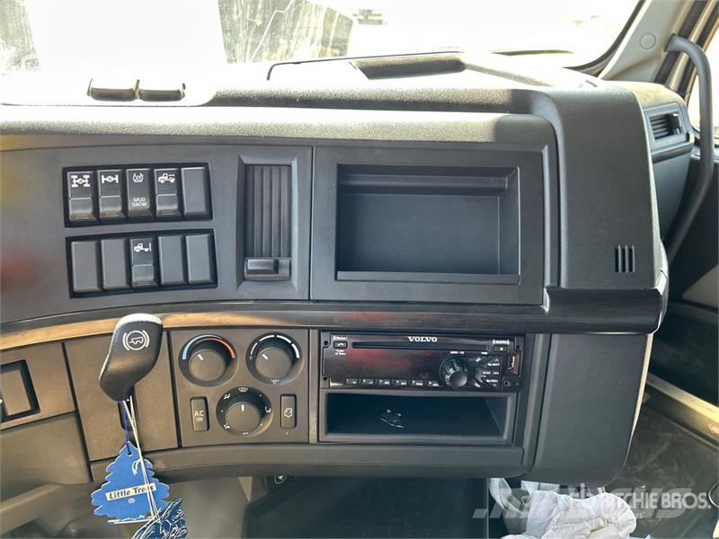 Volvo VNR 6x4 T/A Sleeper Truck Tractor Trekkers