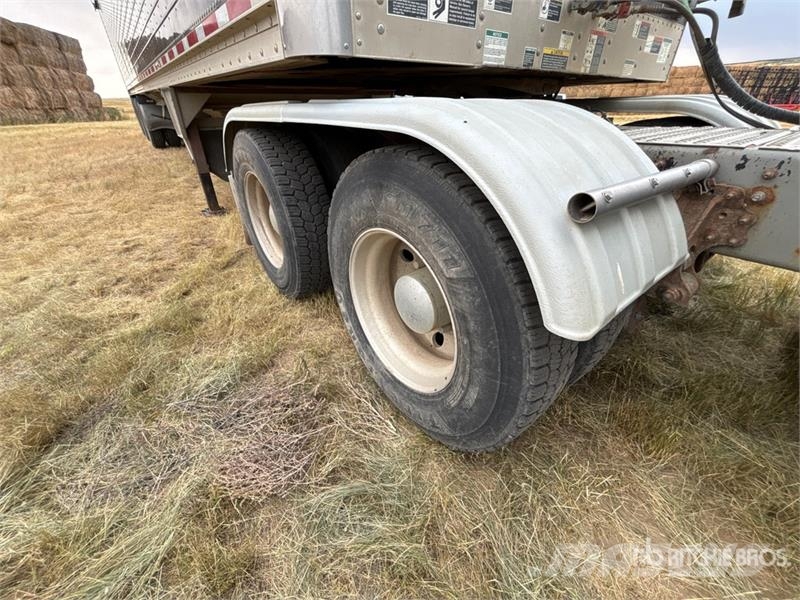 Volvo VNR 6x4 T/A Sleeper Truck Tractor Truck Tractor Units