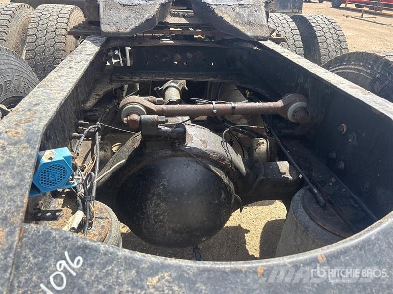 Volvo VNR 6x4 T/A Sleeper Truck Tractor 牵引车