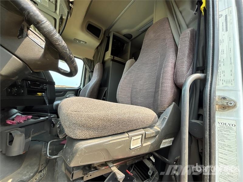 Volvo VNR 6x4 T/A Sleeper Truck Tractor Truck Tractor Units