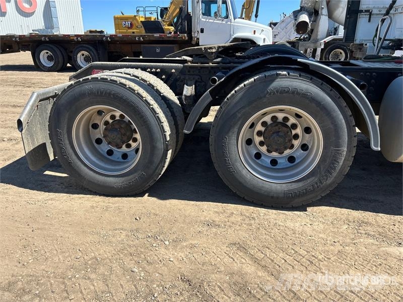 Volvo VNR 6x4 T/A Sleeper Truck Tractor Trekkers