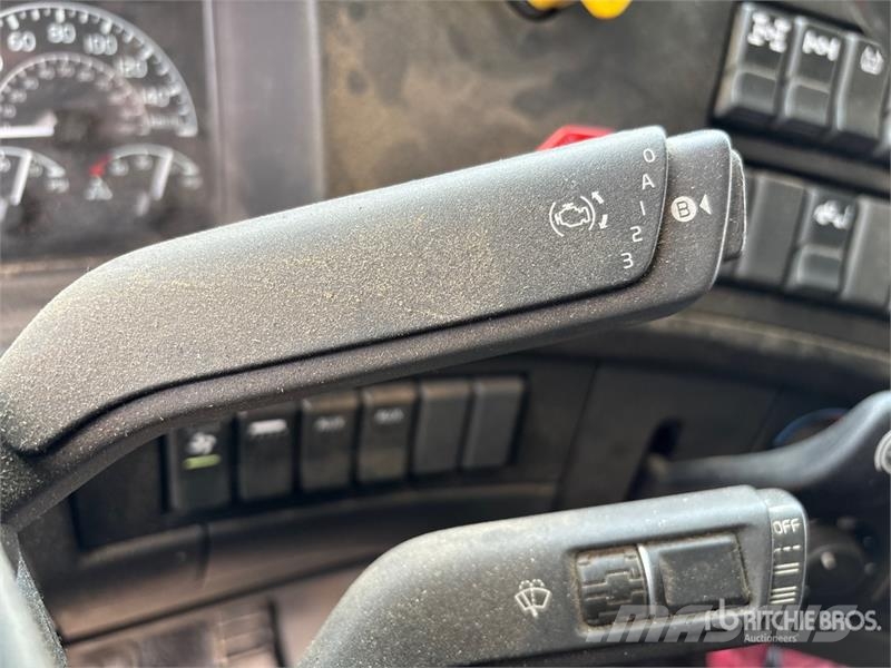 Volvo VNR 6x4 T/A Sleeper Truck Tractor Truck Tractor Units