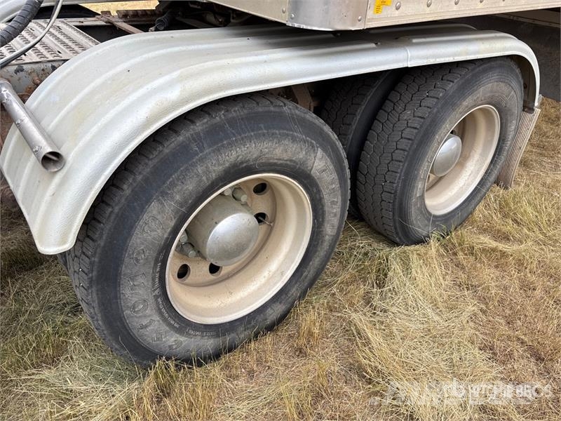 Volvo VNR 6x4 T/A Sleeper Truck Tractor Truck Tractor Units