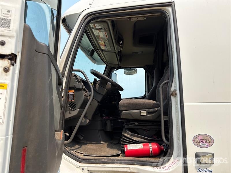 Volvo VNR 6x4 T/A Sleeper Truck Tractor Truck Tractor Units