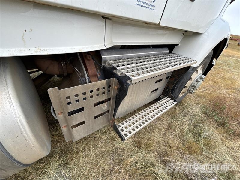 Volvo VNR 6x4 T/A Sleeper Truck Tractor Truck Tractor Units