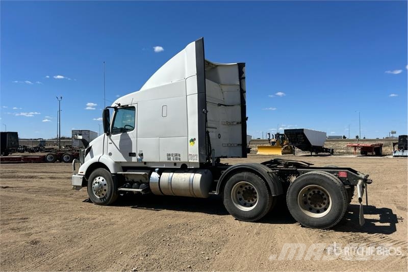 Volvo VNR 6x4 T/A Sleeper Truck Tractor Trekkers