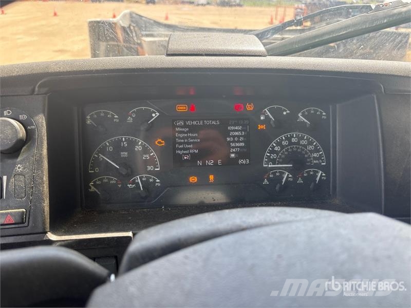 Volvo VNR 6x4 T/A Sleeper Truck Tractor 牵引车