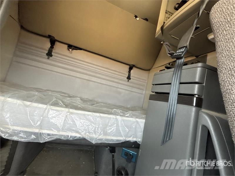 Volvo VNR 6x4 T/A Sleeper Truck Tractor Truck Tractor Units