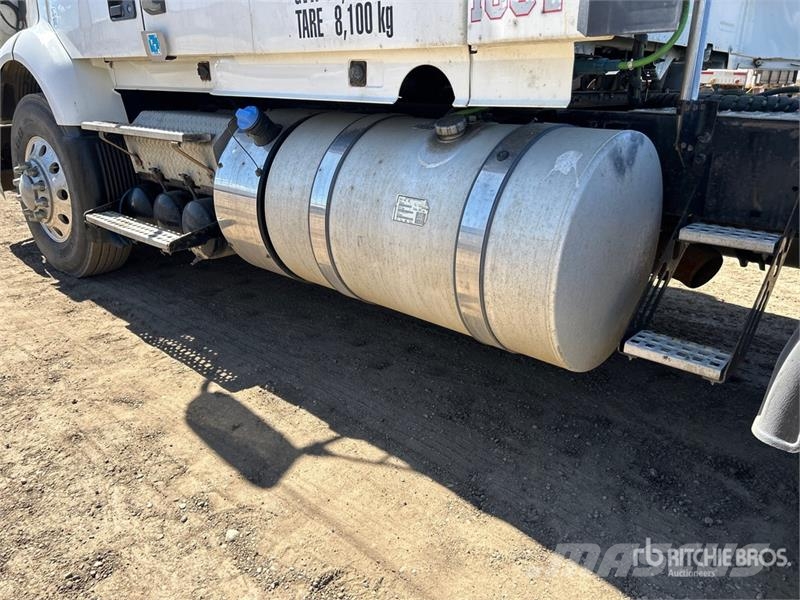 Volvo VNR 6x4 T/A Sleeper Truck Tractor Trekkers