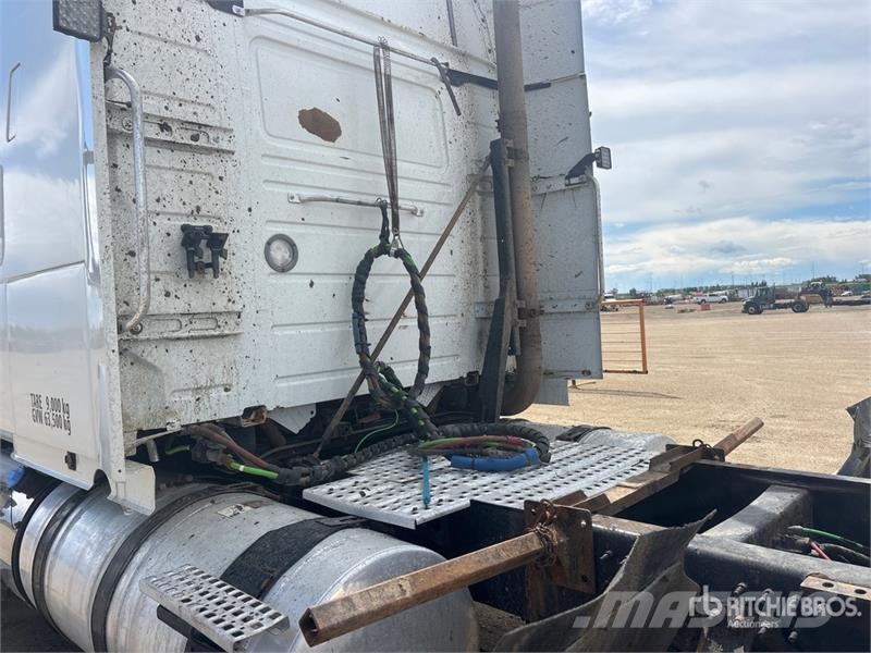 Volvo VNR 6x4 T/A Sleeper Truck Tractor 牵引车