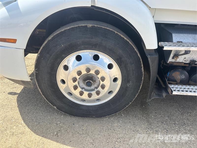 Volvo VNR 6x4 T/A Sleeper Truck Tractor 牵引车