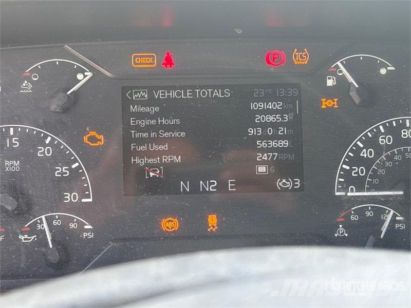 Volvo VNR 6x4 T/A Sleeper Truck Tractor 牵引车