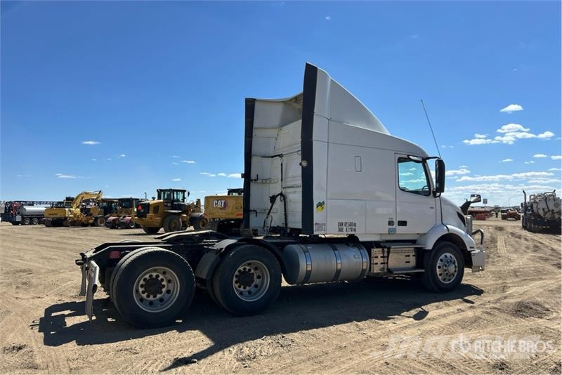 Volvo VNR 6x4 T/A Sleeper Truck Tractor Trekkers