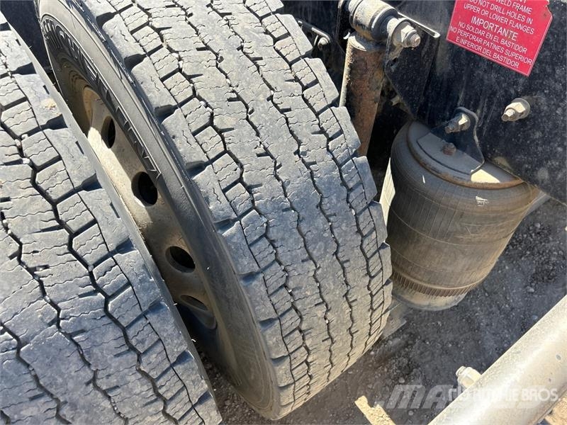 Volvo VNR 6x4 T/A Sleeper Truck Tractor Trekkers