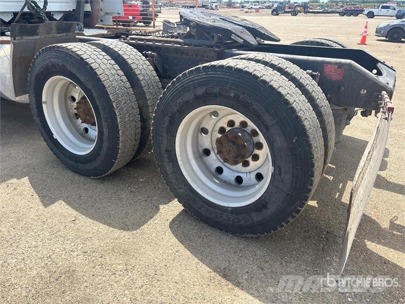 Volvo VNR 6x4 T/A Sleeper Truck Tractor 牵引车