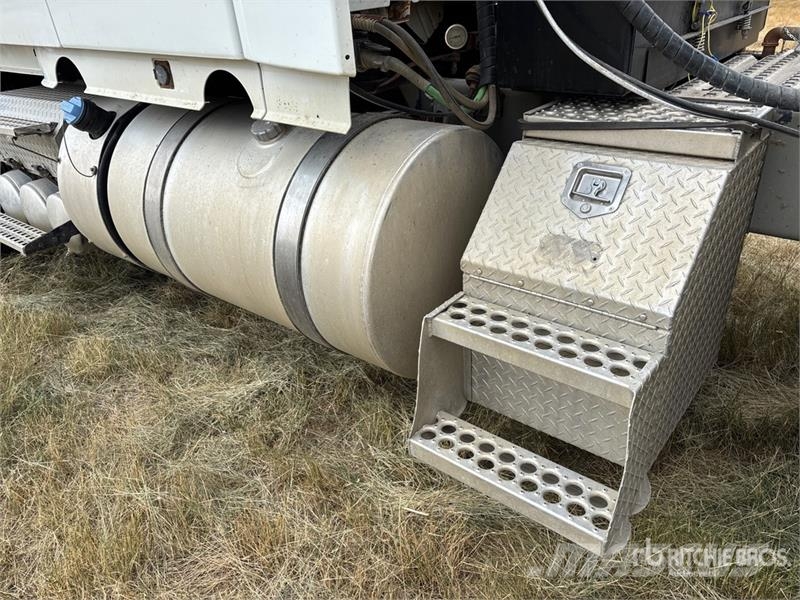 Volvo VNR 6x4 T/A Sleeper Truck Tractor Truck Tractor Units
