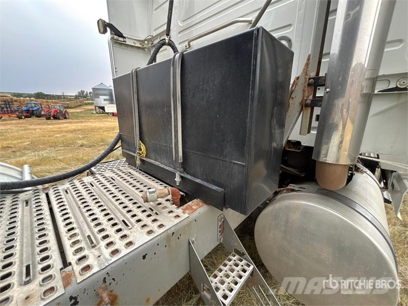 Volvo VNR 6x4 T/A Sleeper Truck Tractor Truck Tractor Units