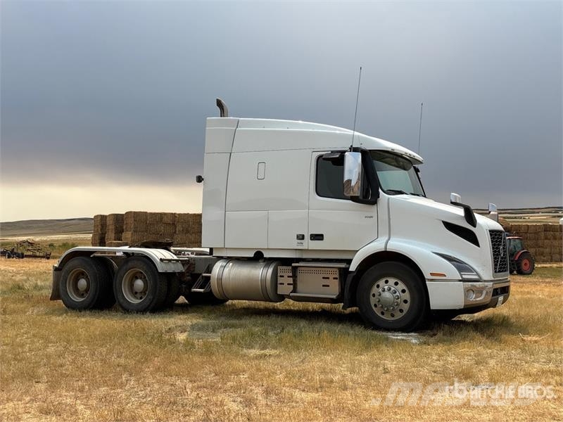 Volvo VNR 6x4 T/A Sleeper Truck Tractor Truck Tractor Units