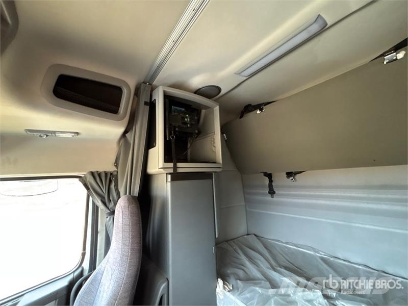 Volvo VNR 6x4 T/A Sleeper Truck Tractor Truck Tractor Units