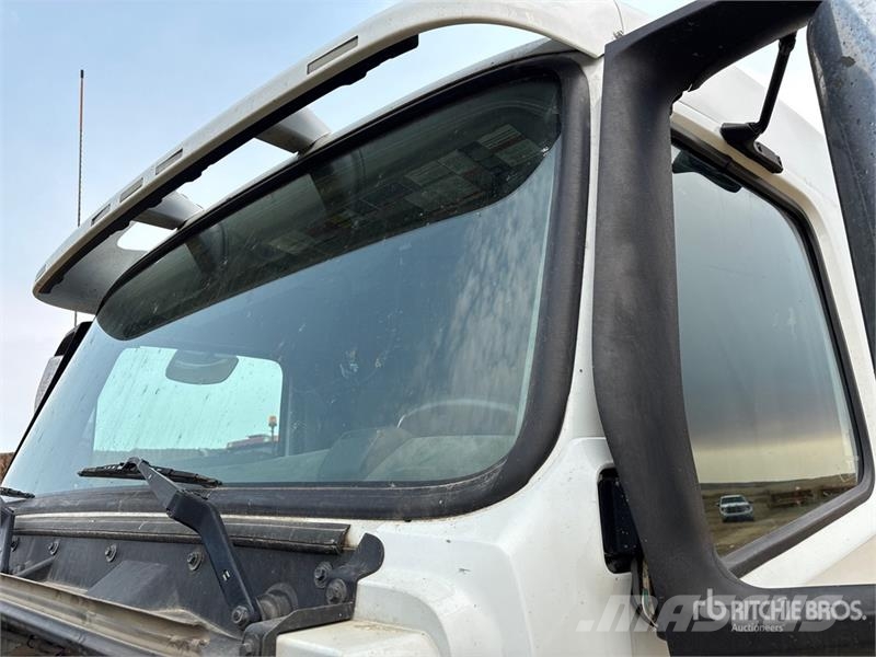 Volvo VNR 6x4 T/A Sleeper Truck Tractor Truck Tractor Units