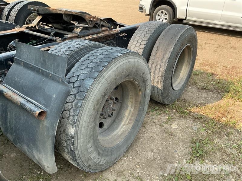 Volvo VNR64T-640 6x4 T/A Sleeper Truck Tractor Traktorske jedinice