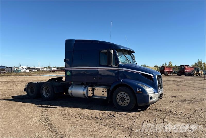 Volvo VNR64T-640 6x4 T/A Sleeper Truck Tractor Trekkers