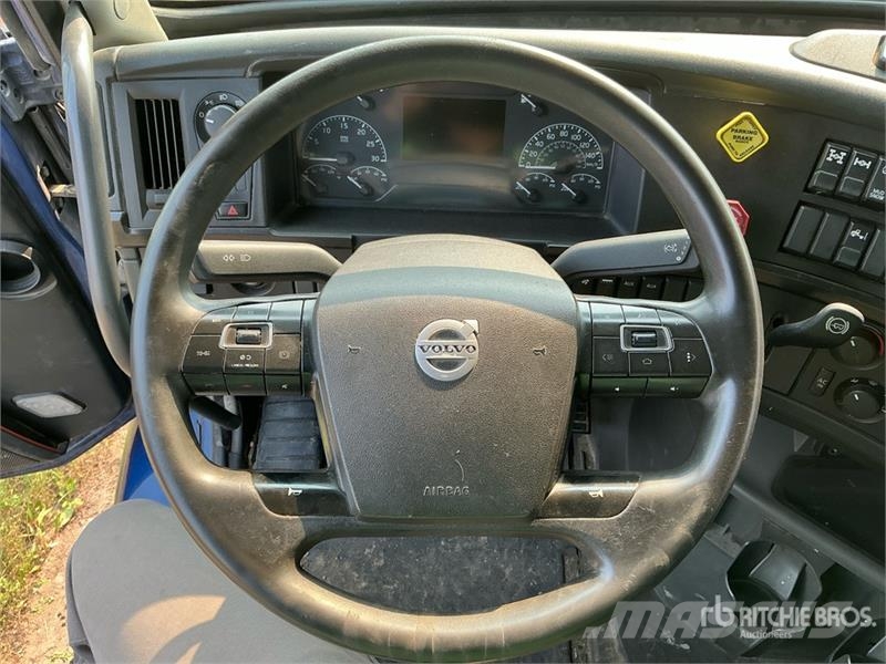 Volvo VNR64T-640 6x4 T/A Sleeper Truck Tractor Traktorske jedinice