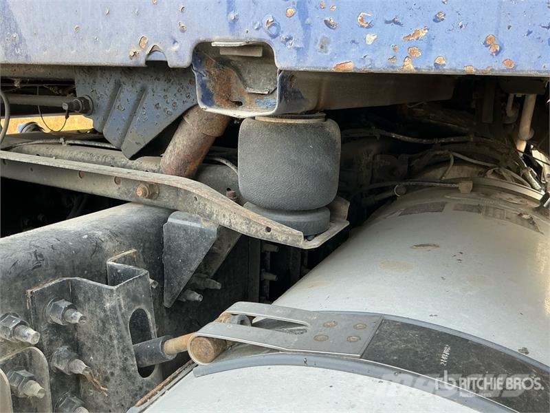Volvo VNR64T-640 6x4 T/A Sleeper Truck Tractor Traktorske jedinice