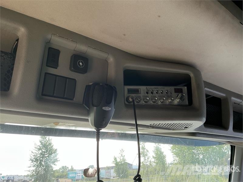 Volvo VNR64T-640 6x4 T/A Sleeper Truck Tractor Traktorske jedinice