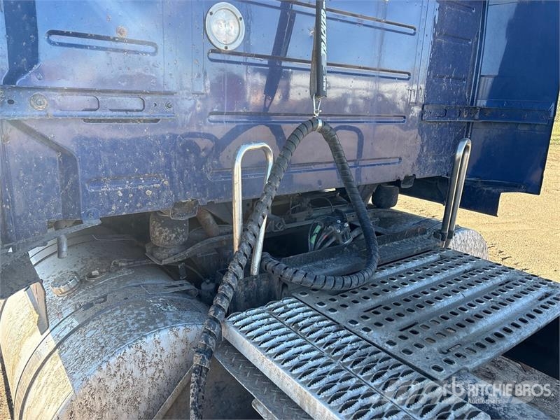 Volvo VNR64T-640 6x4 T/A Sleeper Truck Tractor Trekkers
