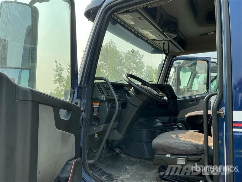Volvo VNR64T-640 6x4 T/A Sleeper Truck Tractor Traktorske jedinice