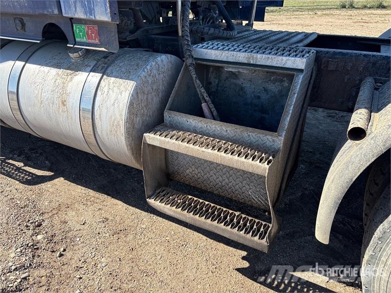 Volvo VNR64T-640 6x4 T/A Sleeper Truck Tractor Trekkers