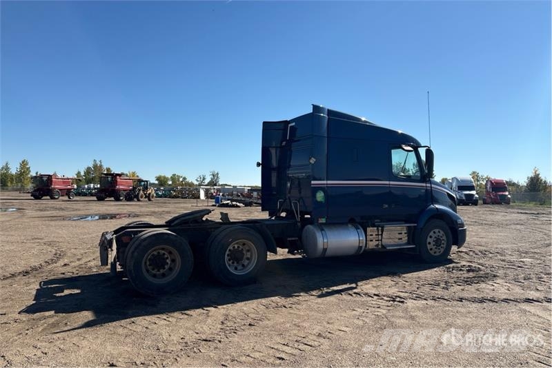 Volvo VNR64T-640 6x4 T/A Sleeper Truck Tractor Trekkers