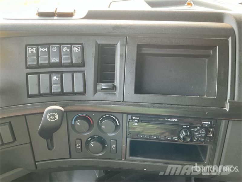 Volvo VNR64T-640 6x4 T/A Sleeper Truck Tractor Traktorske jedinice