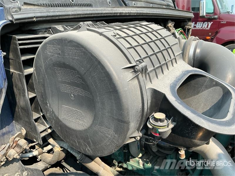 Volvo VNR64T-640 6x4 T/A Sleeper Truck Tractor Traktorske jedinice