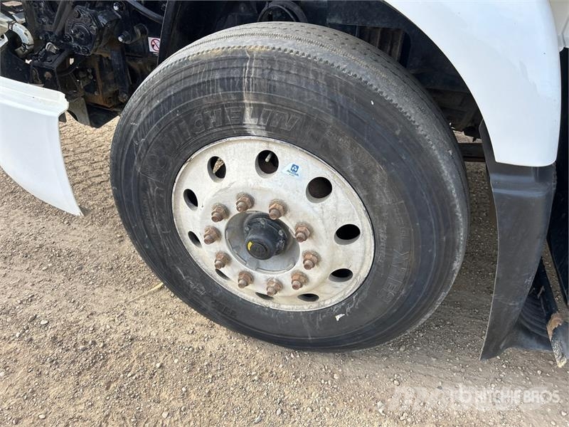 Volvo VNR64T300 6x4 T/A Day Cab Truck Tractor 牵引车