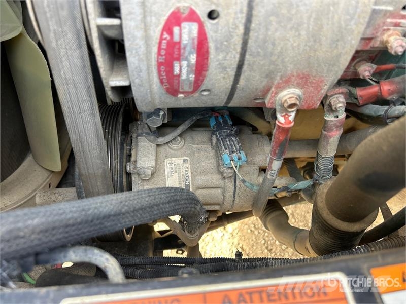 Volvo VNR64T300 6x4 T/A Day Cab Truck Tractor 牵引车