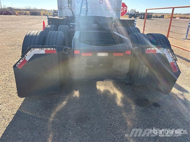 Volvo VNR64T300 6x4 T/A Day Cab Truck Tractor وحدات الجر