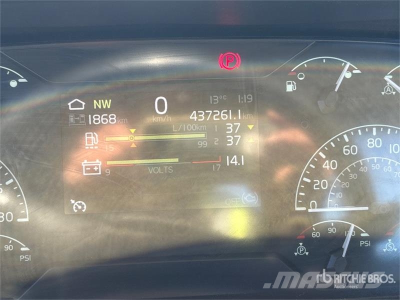 Volvo VNR64T300 6x4 T/A Day Cab Truck Tractor وحدات الجر