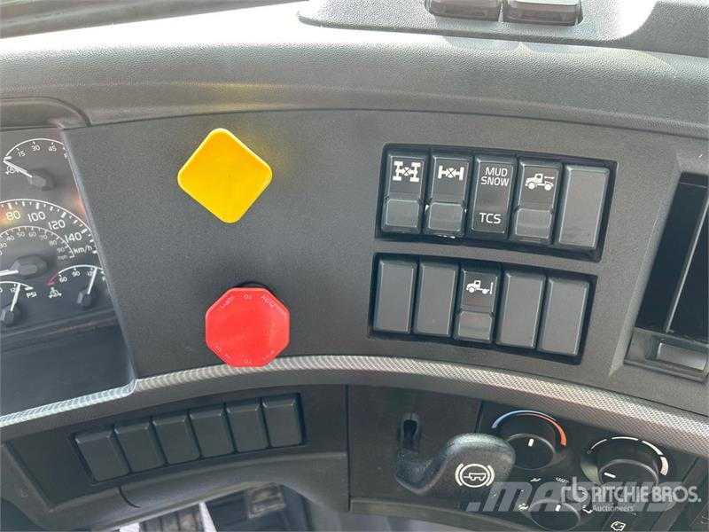 Volvo VNR64T300 6x4 T/A Day Cab Truck Tractor 牵引车