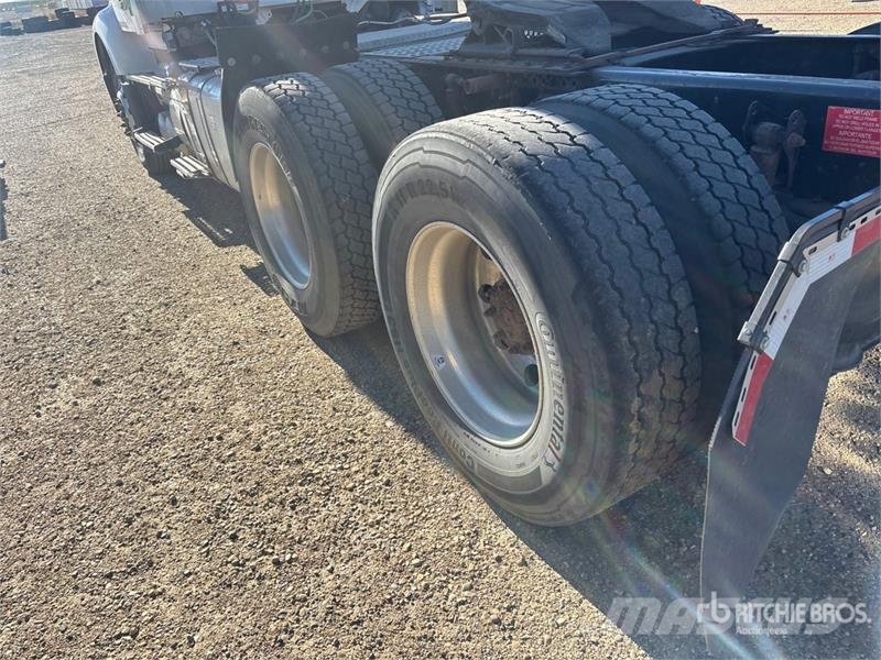 Volvo VNR64T300 6x4 T/A Day Cab Truck Tractor وحدات الجر