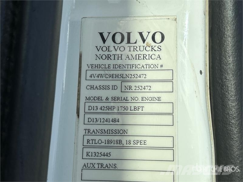 Volvo VNR64T300 6x4 T/A Day Cab Truck Tractor Vlačilci