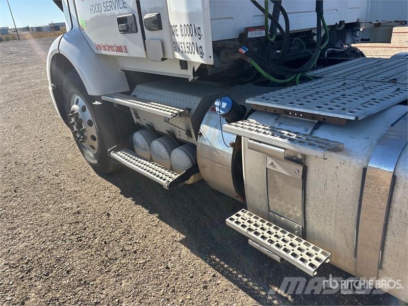 Volvo VNR64T300 6x4 T/A Day Cab Truck Tractor وحدات الجر