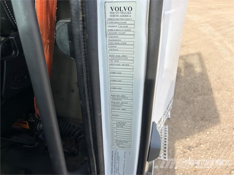 Volvo VNR64T300 6x4 T/A Day Cab Truck Tractor 牵引车