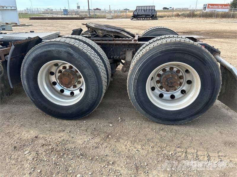 Volvo VNR64T300 6x4 T/A Day Cab Truck Tractor 牵引车