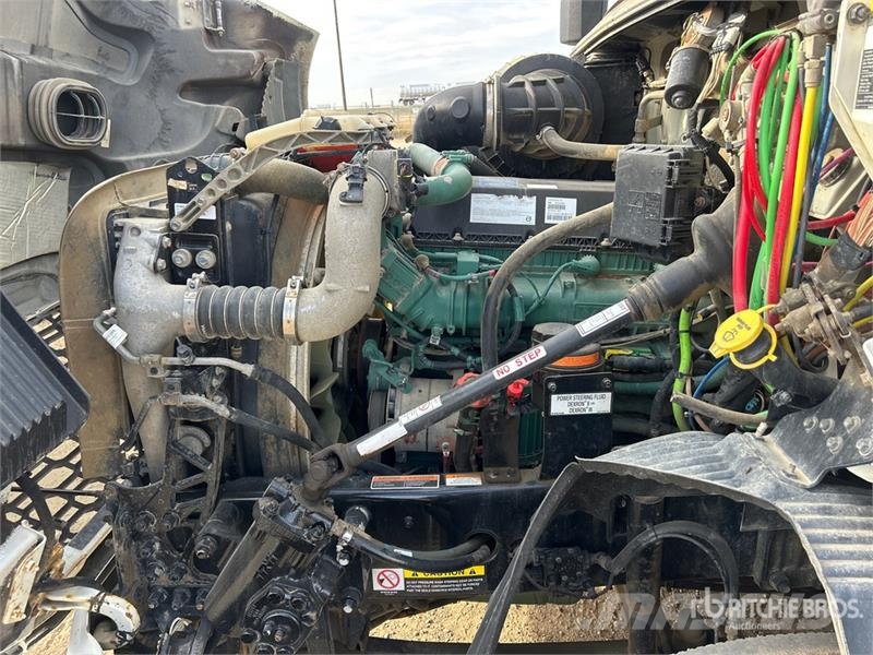 Volvo VNR64T300 6x4 T/A Day Cab Truck Tractor 牵引车