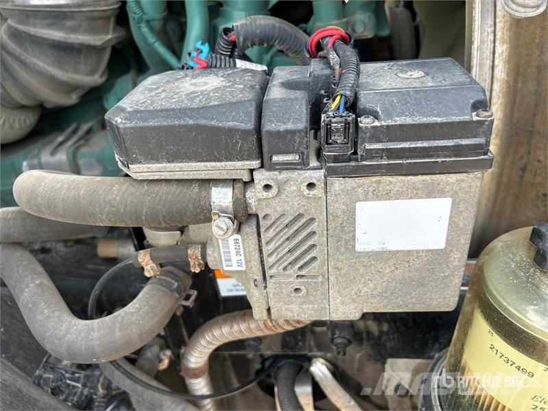 Volvo VNR64T300 6x4 T/A Day Cab Truck Tractor 牵引车