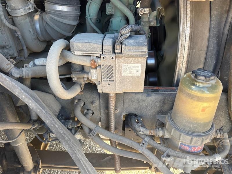 Volvo VNR64T300 6x4 T/A Day Cab Truck Tractor وحدات الجر